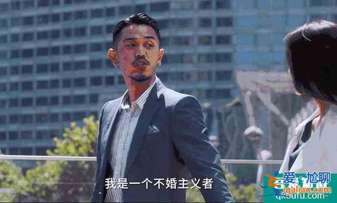 《三十而已》江疏影當(dāng)眾脫衣服，很多人只關(guān)注身材，但重點(diǎn)在眼神？