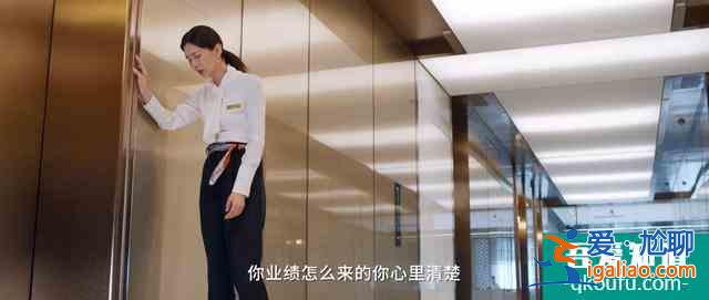 《三十而已》江疏影當(dāng)眾脫衣服，很多人只關(guān)注身材，但重點(diǎn)在眼神？