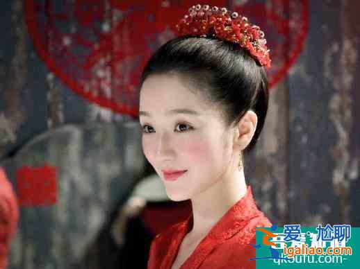 熱播《小娘惹》花絮曝光！女主拍戲泡海里，水太臟滿嘴死魚味？