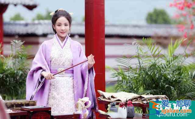 入股不虧的小甜?。焊购诨实坶_撩戲精醫(yī)女，昨晚開播的網(wǎng)劇追起來？