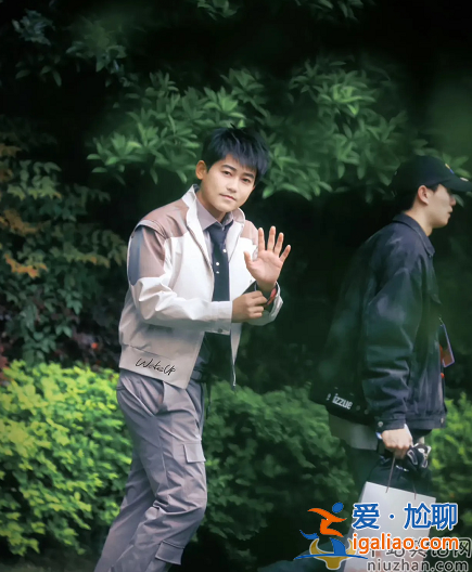 蘇醒錄跑男把膝蓋扭了!發(fā)博自爆把跑步機(jī)調(diào)到15 網(wǎng)友留言牛逼了