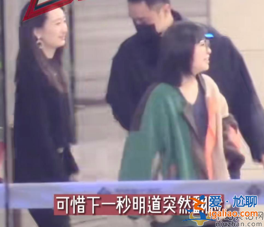 明道婚內(nèi)出軌是真的嗎?與美女親熱挽手前行 發(fā)現(xiàn)狗仔慌亂甩開