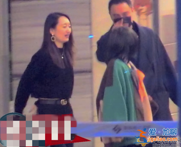 明道婚內(nèi)出軌是真的嗎?與美女親熱挽手前行 發(fā)現(xiàn)狗仔慌亂甩開