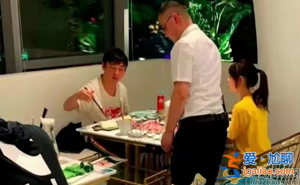 王思聰和小肉安分手了嗎?王思聰帶新女友吃火鍋 女方顏值撞臉章澤天