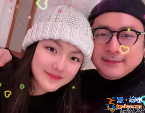 王岳倫王詩(shī)齡一起去理發(fā)!王詩(shī)齡素顏容貌曝光 網(wǎng)友吐槽發(fā)型太丑