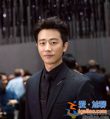 黃軒怎么了?被曝多次發(fā)現(xiàn)愛(ài)吃女星豆腐 摸楊冪大腿畫(huà)面曝光