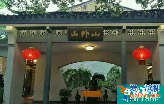 杭州西湖周圍有哪些特色的小吃？