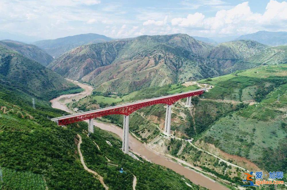 中老鐵路首趟國際旅客列車發(fā)車 購買跨境列車車票時要注意這些細節(jié)？