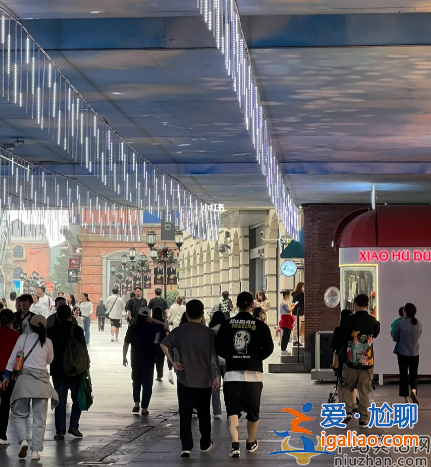 蔣勁夫近況曝光!穿4000元外套現(xiàn)身楚河漢街 美女求合影遭網(wǎng)暴