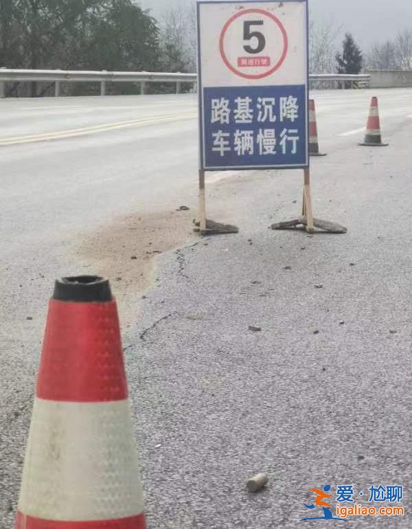 女子騎摩托時遇沉降路段摔倒遭后車碾壓身亡 被認定擔主責引爭議？