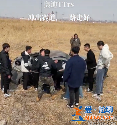 網(wǎng)紅張雷車禍去世!開改裝車狂飆280碼 救護車晚到車毀人亡
