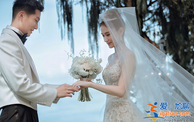 何超欣不知道何超蓮竇驍結(jié)婚 何超欣何超蓮關(guān)系怎么樣
