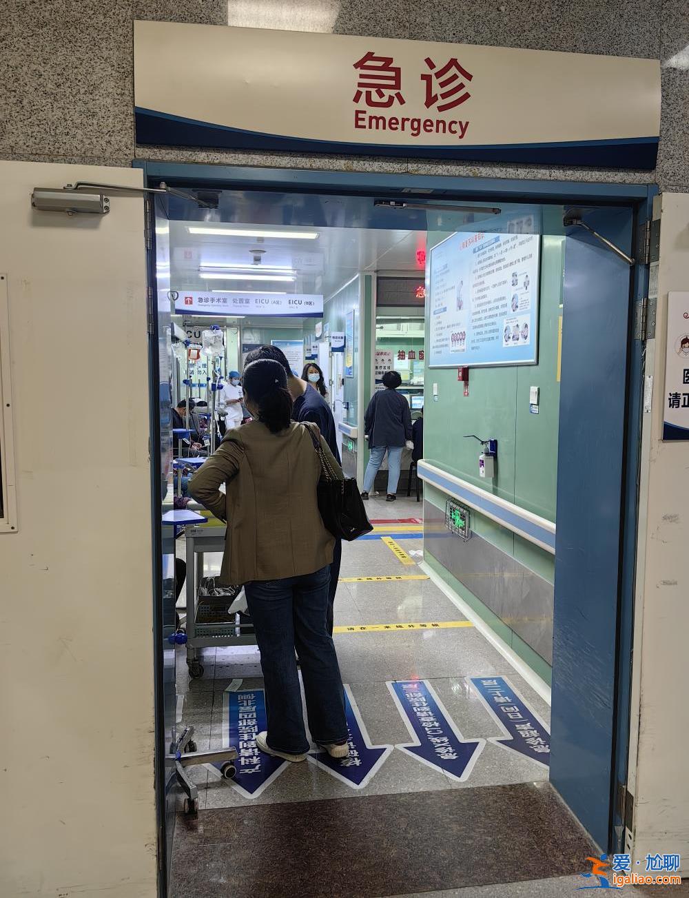 三名老人靠濕毛巾捂住口鼻 堅(jiān)持到消防員救出？