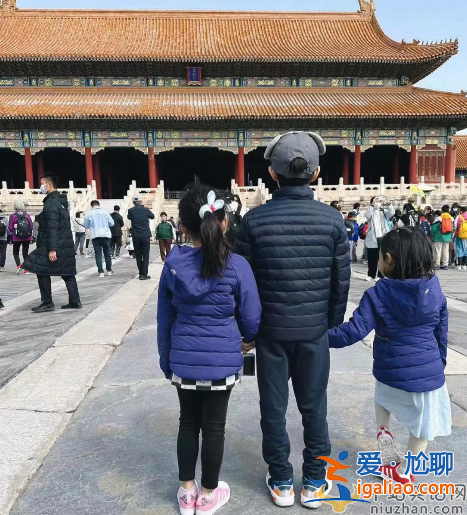 霍啟剛郭晶晶全家游!小女兒顏值首次曝光 網(wǎng)友大贊太漂亮了
