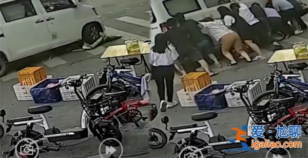 孩子躲進袋子里玩耍被汽車碾壓[汽車]？