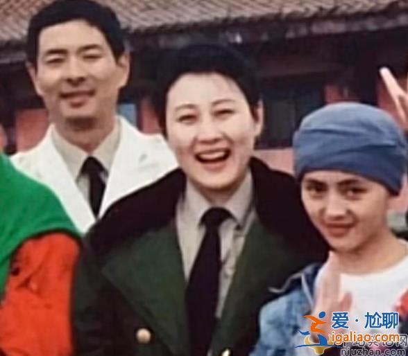 亮劍何政軍曬年輕時候照片!張凱麗貌搶鏡陳小藝明媚動人