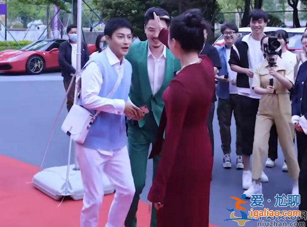 陳志朋怎么了?幫網紅戴頭紗撒花瓣 身材暴瘦撞臉維嘉