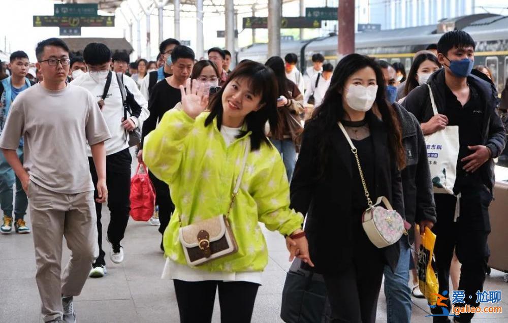 全國(guó)鐵路客流持續(xù)高位運(yùn)行 5月1日預(yù)計(jì)發(fā)送旅客1600萬(wàn)人次？