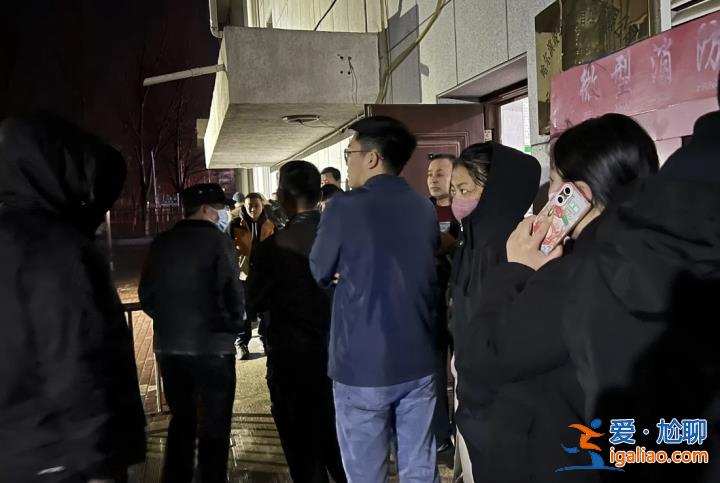 哈爾濱租戶砸穿高層住宅承重墻數(shù)百業(yè)主緊急疏散 裂縫已蔓延到21層？