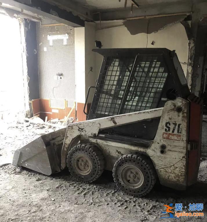 哈爾濱租戶砸穿高層住宅承重墻數(shù)百業(yè)主緊急疏散 裂縫已蔓延到21層？