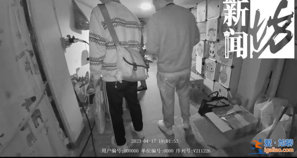 細(xì)思恐極！男子在上海某銀行柜臺(tái)摸出1300張身份證 都是真的？
