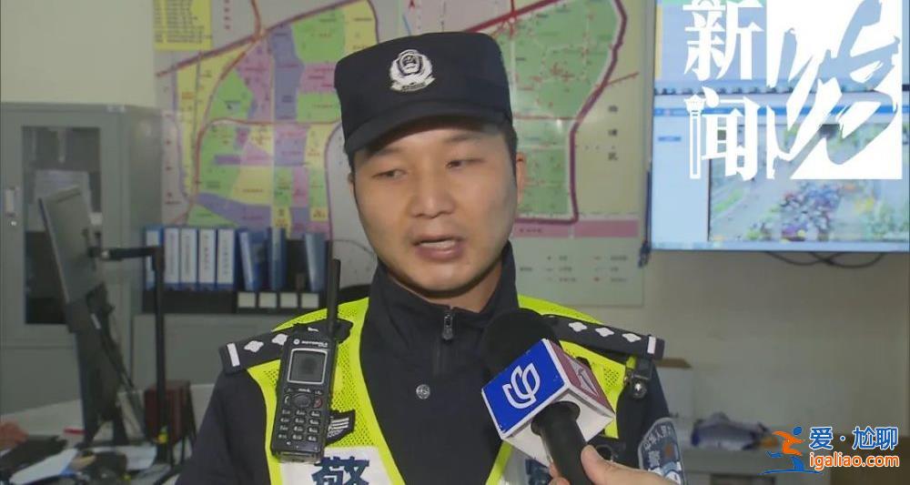 細(xì)思恐極！男子在上海某銀行柜臺(tái)摸出1300張身份證 都是真的？