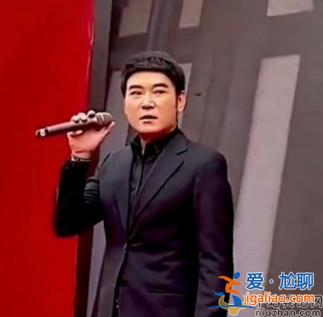 焦恩俊近況曝光!無戲可拍接露天商演 賣力演唱無人喝彩