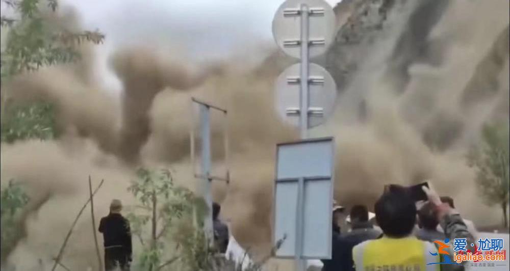 砂石瞬間將道路阻斷？