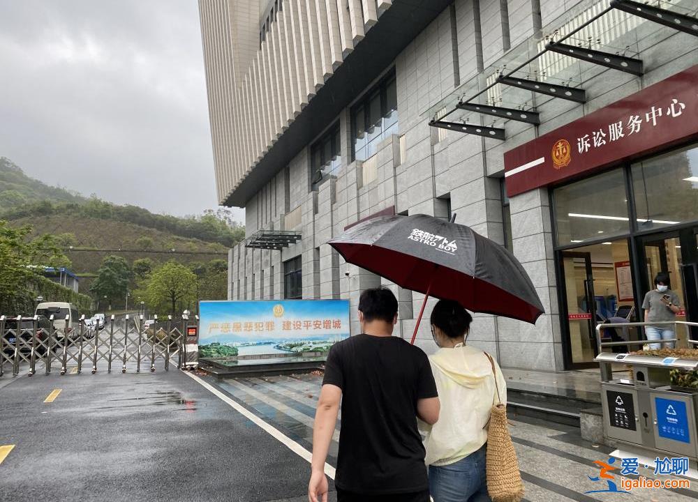 喂養(yǎng)兩條“棄狗” 一對(duì)年輕夫妻被指控盜竊罪、判處拘役4個(gè)月？