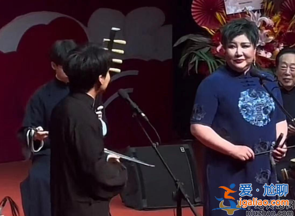 郭德綱老婆王惠近照曝光!染綠頭發(fā)容貌大變 郭麒麟叫媽顯謙卑