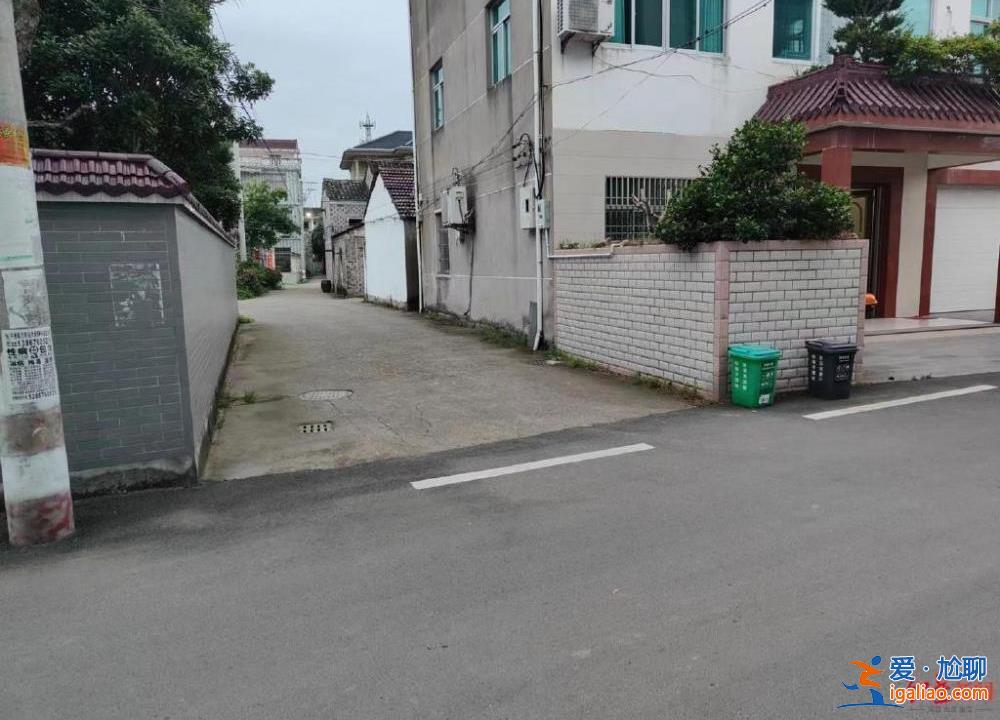 因不滿(mǎn)妻子與鄰居打招呼 男子與鄰居爭(zhēng)執(zhí)后被追打進(jìn)自家廚房 砍傷兩人獲刑？
