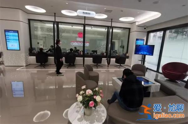 建行銀行卡被大批量凍結(jié)，排隊解凍長達(dá)3~4個小時[排隊]？