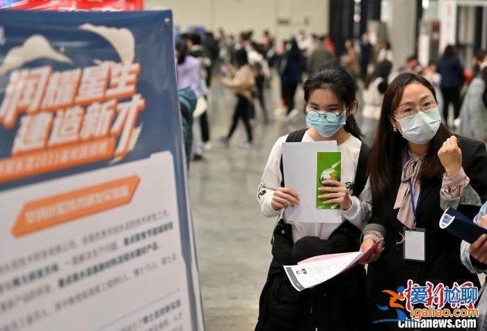 多地出臺基層就業(yè)優(yōu)惠措施 如何吸引大學(xué)生？？