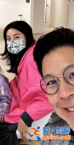霍啟剛幾個孩?仨娃正臉曝光似三胞胎，一家五口慶祝母親節(jié)