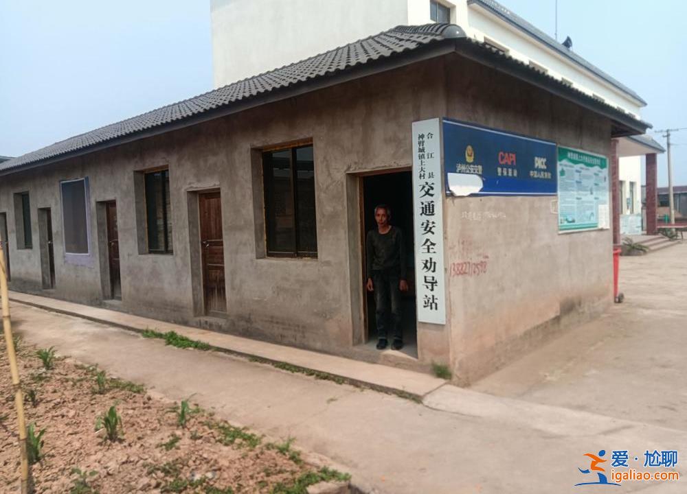 打工23年孤身回鄉(xiāng)寄居洞穴 當?shù)匕才排R時住房？