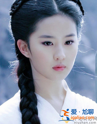 劉亦菲近況曝光!駕馭死亡芭比粉絕美，多肉身材如希臘女神
