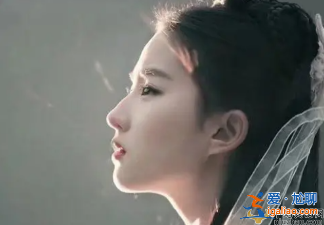 劉亦菲近況曝光!駕馭死亡芭比粉絕美，多肉身材如希臘女神