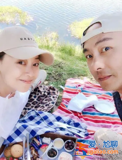 張衛(wèi)健與張茜離婚了嗎?張衛(wèi)健攜神秘母女游船神情緊張，疑有私生子