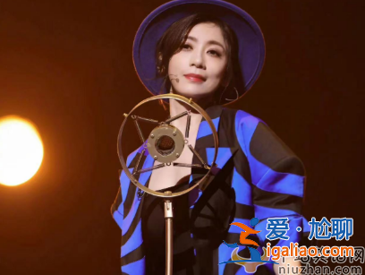 賈靜雯怎么了?機(jī)場(chǎng)發(fā)飆黑臉懟臉拍，皮膚松弛怪異險(xiǎn)走光