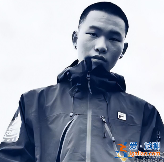 陳坤的兒到底是誰生的親生的嗎?近照曝光皮膚黝黑不像爸