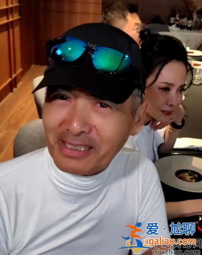 周潤發(fā)袁詠儀關(guān)系怎么樣?慶生現(xiàn)場摟抱袁詠儀索吻，發(fā)嫂不悅
