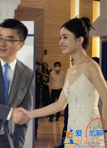 趙麗穎和馮紹峰復(fù)婚是真的嗎?近況曝光險(xiǎn)被高管摟腰