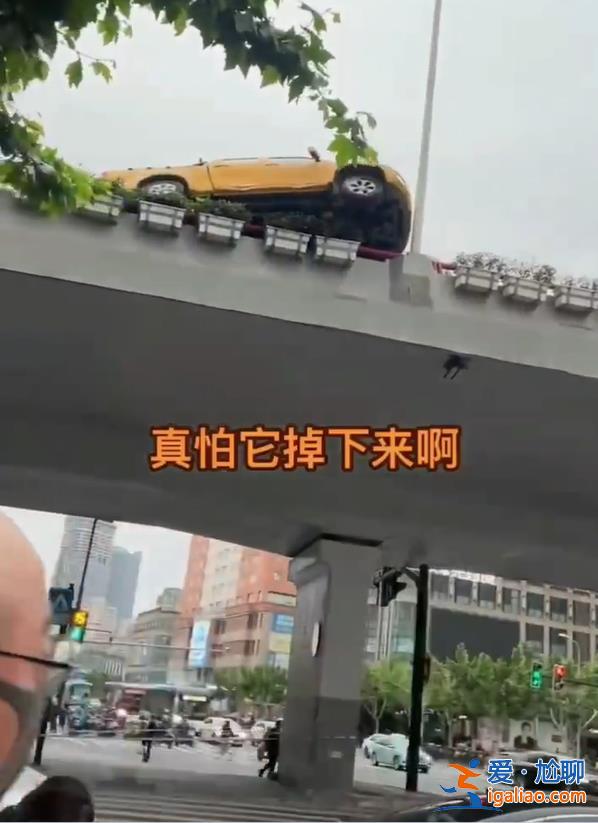 兩車駕駛員已被控制？