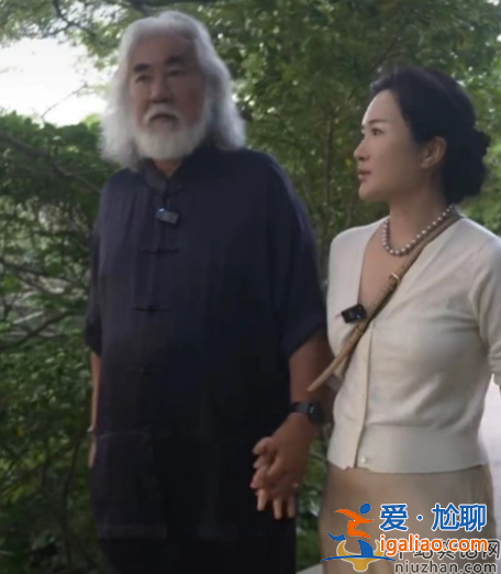 張紀(jì)中杜星霖生了幾個孩子?曝張紀(jì)中愛妻又懷孕，十指緊牽秀恩愛