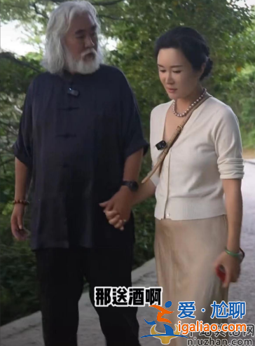 張紀(jì)中杜星霖生了幾個孩子?曝張紀(jì)中愛妻又懷孕，十指緊牽秀恩愛