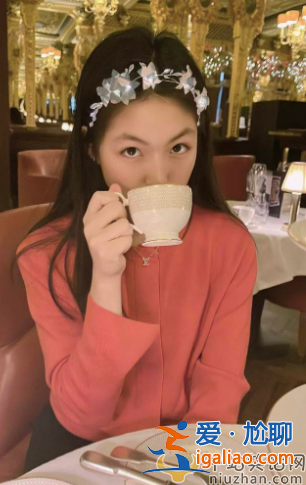 李湘怎樣富養(yǎng)王詩齡?王詩齡回國過六一，渾身奢侈品變網(wǎng)紅