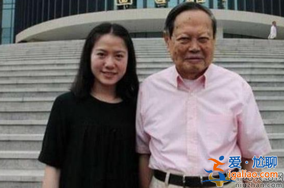 楊振寧最近身體情況怎么樣?罕見(jiàn)露面滿(mǎn)臉老年斑雙眼耷拉