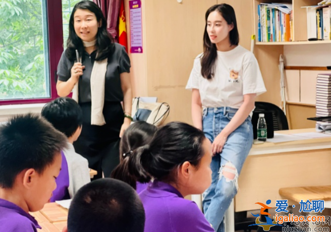賭王幼女何超欣是做什么的?清華附小當(dāng)老師穿著樸素氣質(zhì)清純