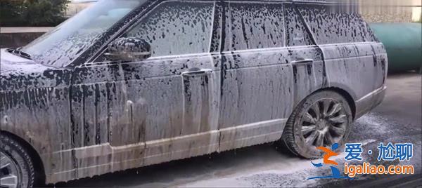 男子開路虎插隊洗車稱我就猖狂了[猖狂行為]？