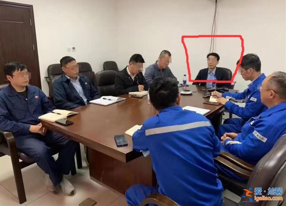 國企負(fù)責(zé)人與異性親密牽手逛街被拍？公司賬號(hào)火速注銷？